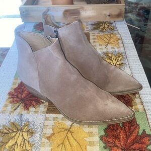 MARC FISHER Tan Suede Ankle Boots with Pointed Toe, size 9